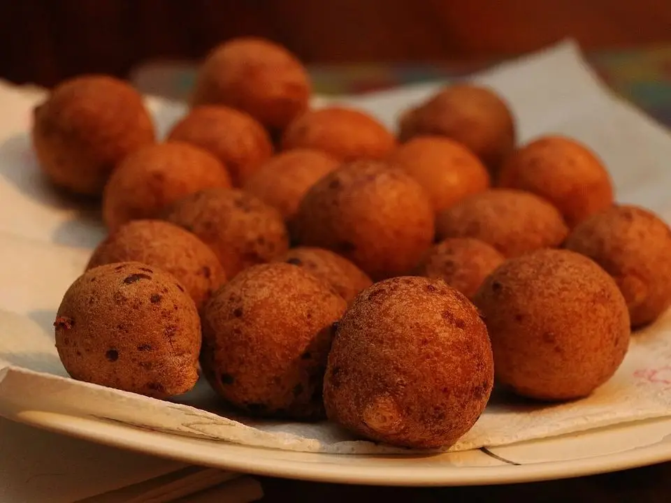 Buñuelos (example photo, not taken at a stop in this guide)