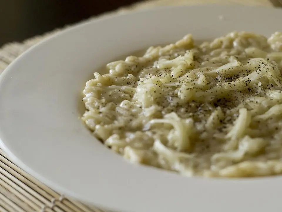 Cacio e pepe (example photo, not taken at a stop in this guide)