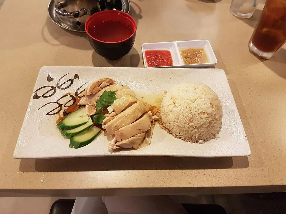 Chicken rice (example photo, not taken at a stop in this guide)