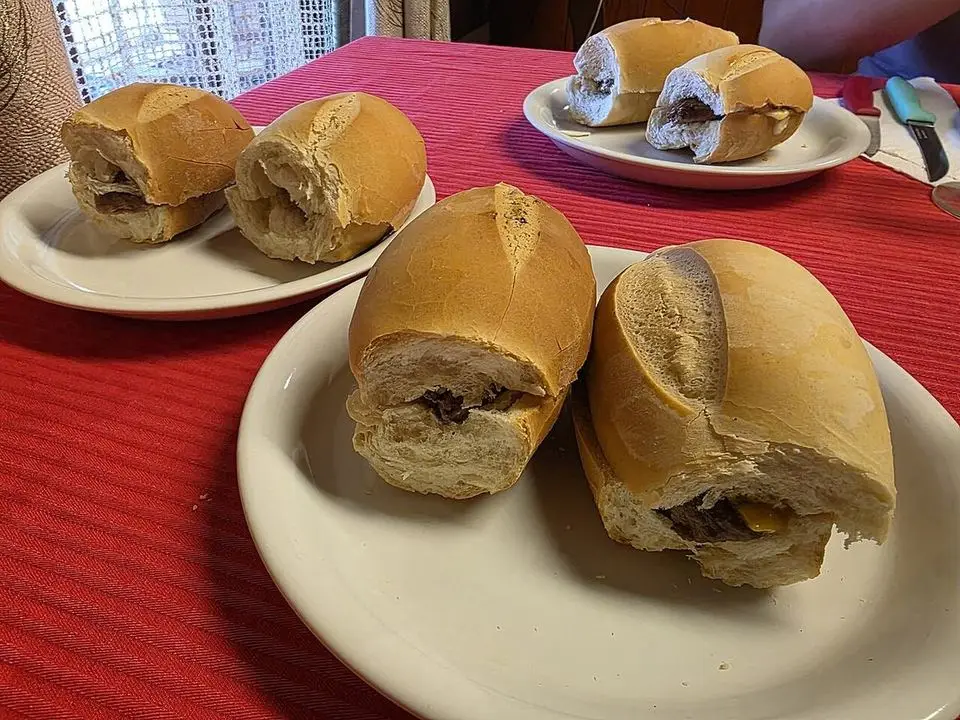 Choripán (example photo, not taken at a stop in this guide)