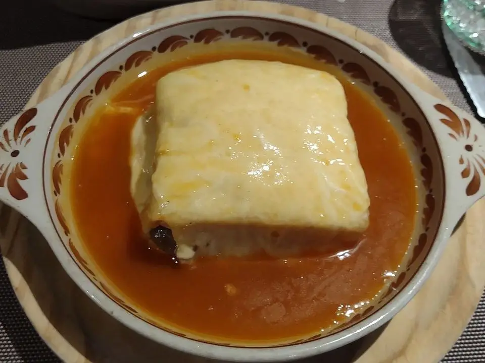 Francesinha (example photo, not taken at a stop in this guide)