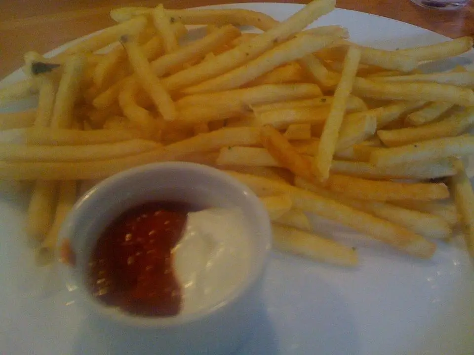 Frites (example photo, not taken at a stop in this guide)