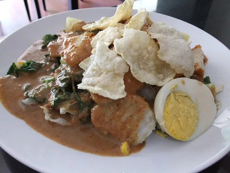Gado-gado (example photo, not taken at a stop in this guide)