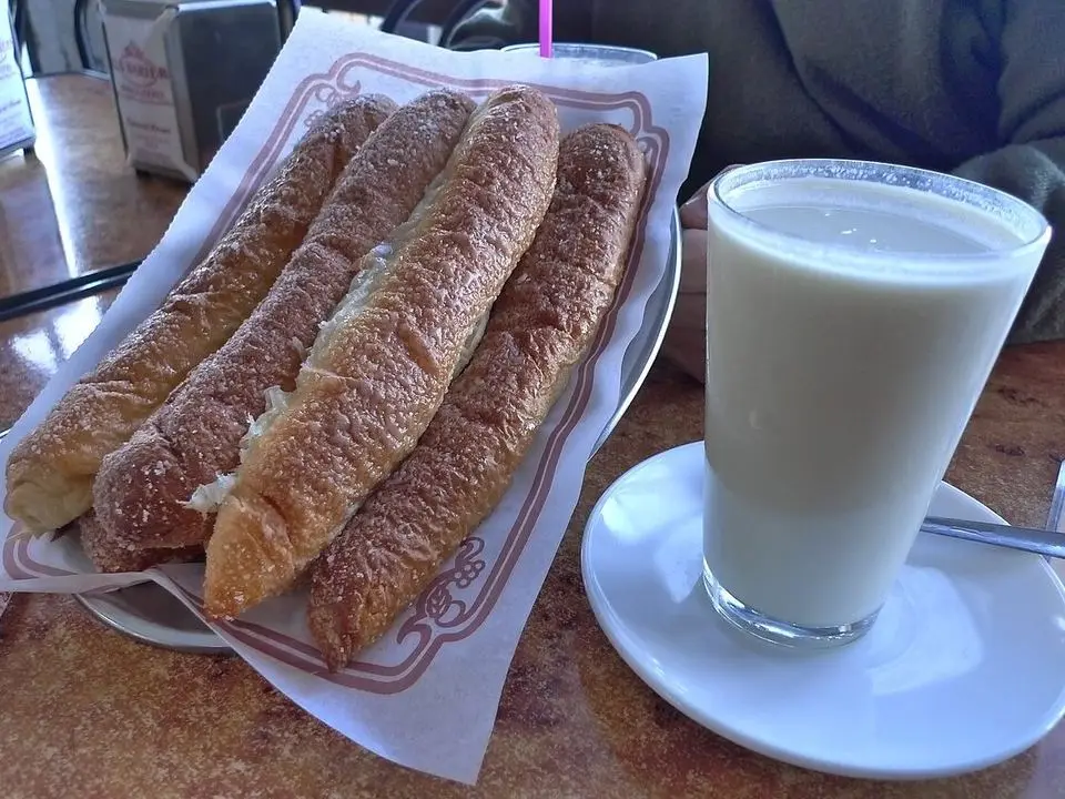 Horchata with fartons (example photo, not taken at a stop in this guide)