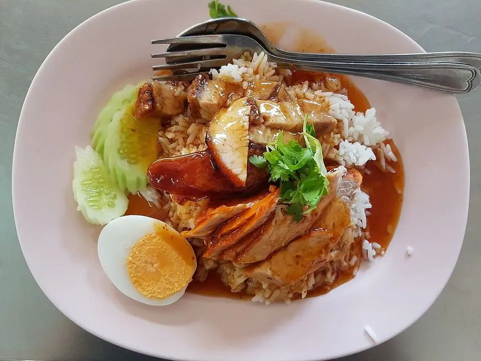 Red roast pork rice (example photo, not taken at a stop in this guide)