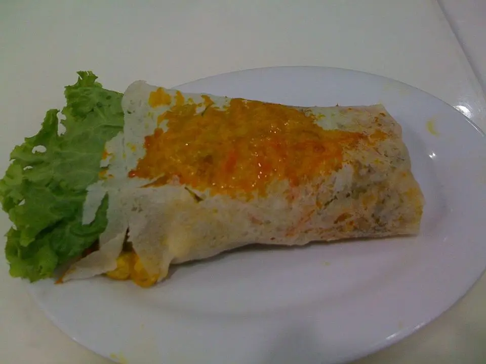 Fresh lumpia (example photo, not taken at a stop in this guide)