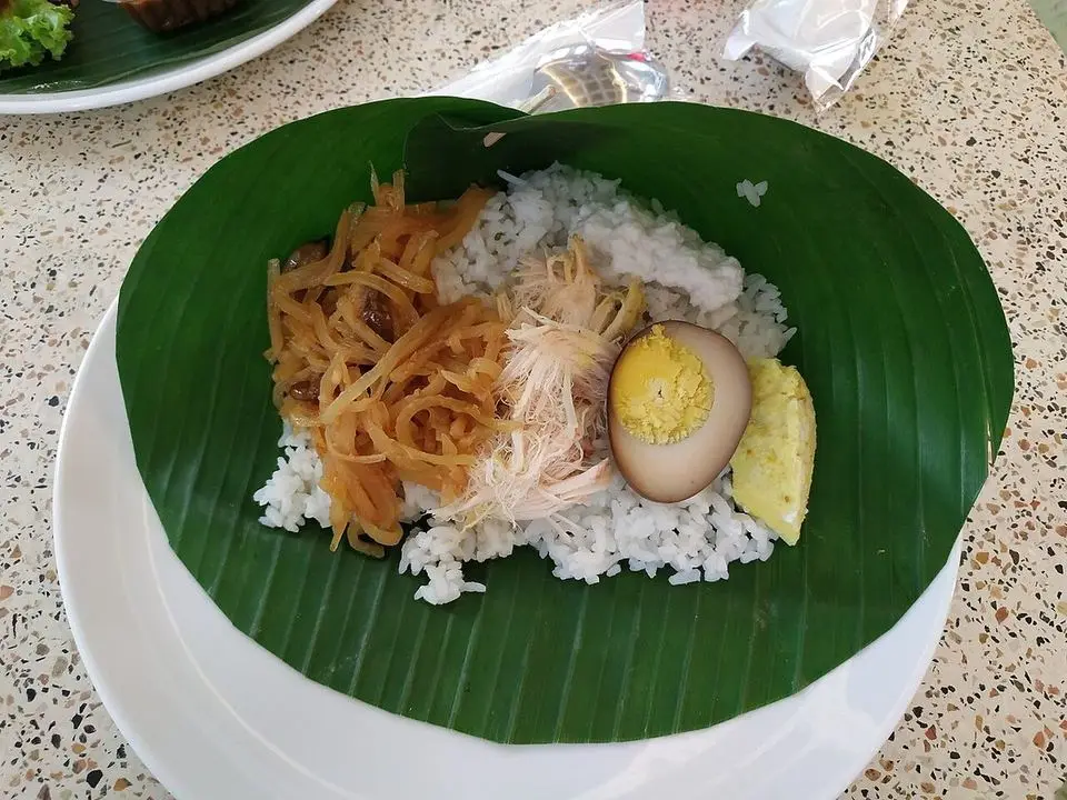 Nasi liwet (example photo, not taken at a stop in this guide)