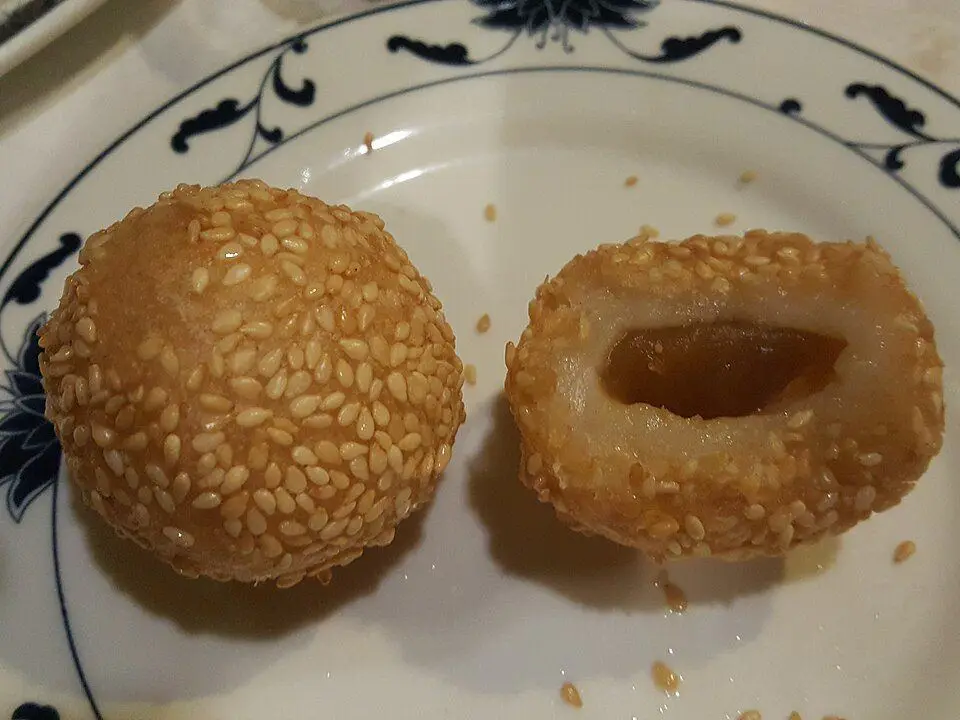Sesame balls (example photo, not taken at a stop in this guide)