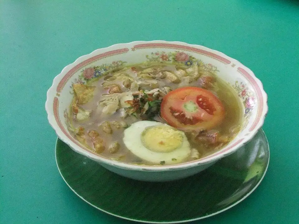 Soto ayam (example photo, not taken at a stop in this guide)